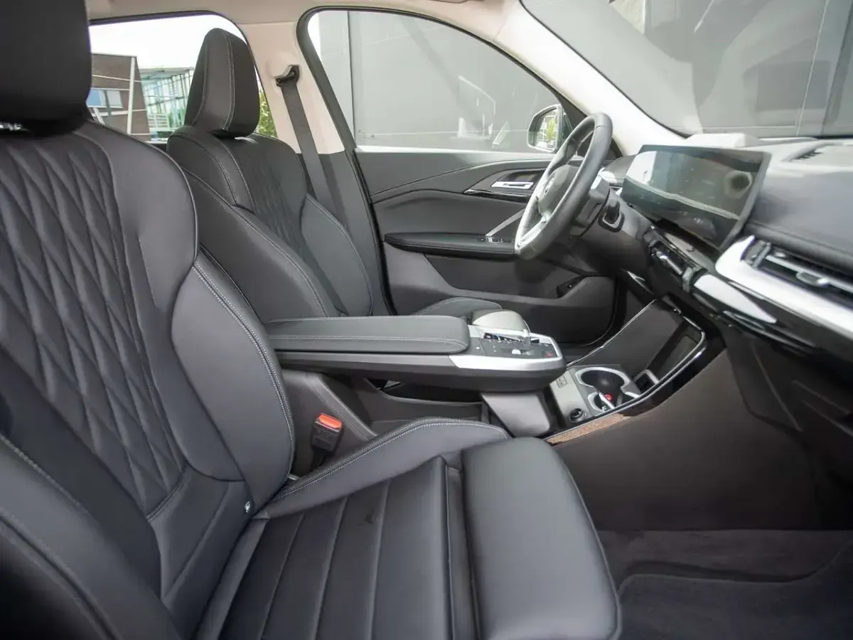 Neu BMW iX1 xLine 150 kW (204 PS) 2025 Schwarz SUV