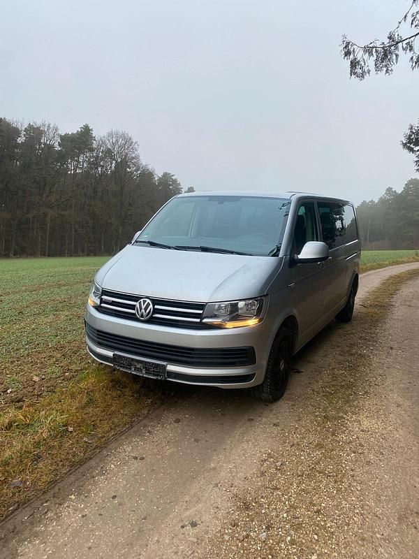 Silber Gebraucht 2016 VW Caravelle Van / Kleinbus | 21.900 € (Guter Preis) - Bild 1/4