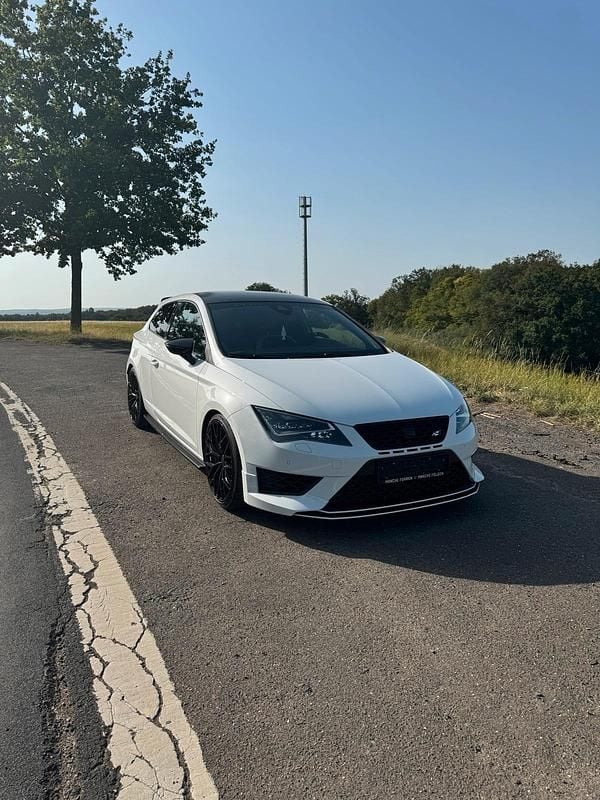 Weiß Gebraucht 2017 Cupra Leon Coupé | 18.900 € (Fairer Preis) - Bild 1/4