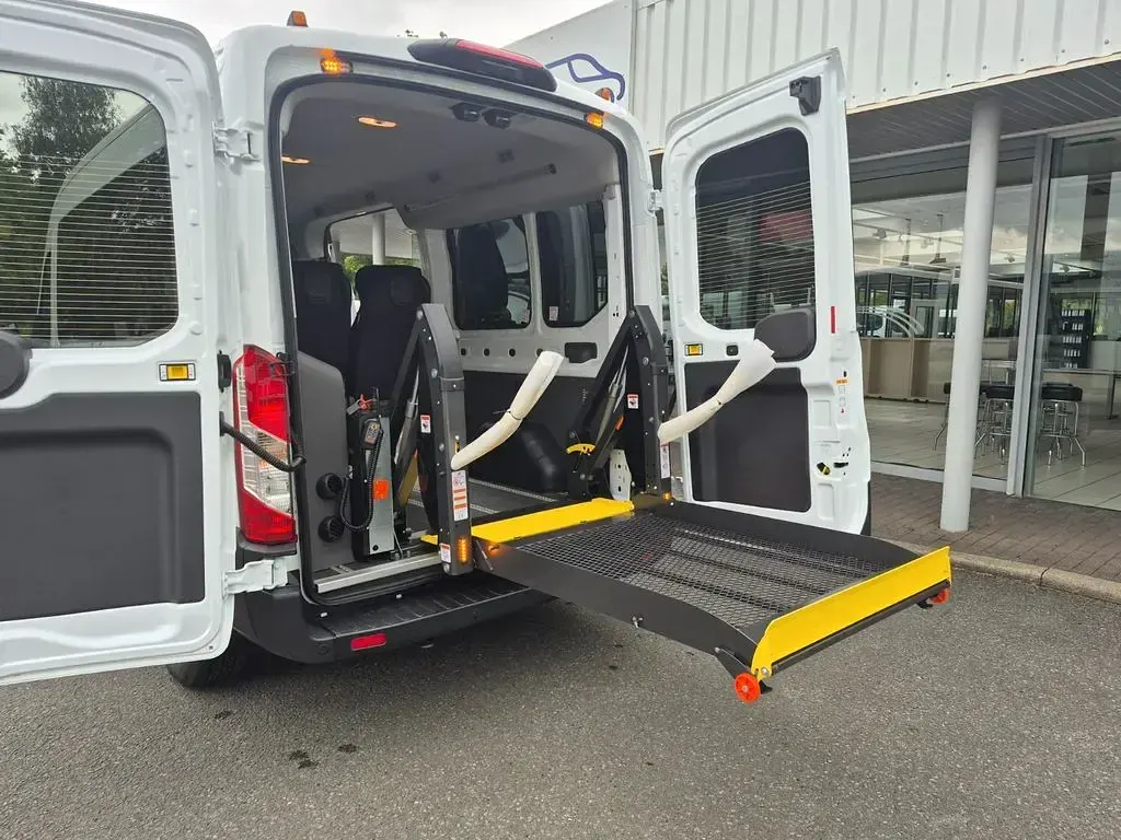 Neu Ford Transit 150 PS (110 kW) 2025 Weiß Kombi