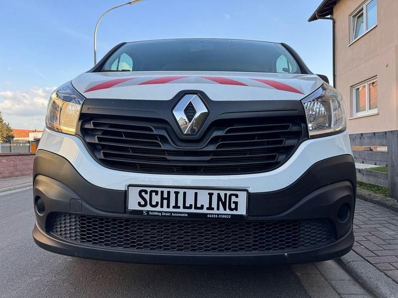 Gebraucht Renault Trafic Komfort 120 PS (88 kW) 2017 Weiß Van / Kleinbus