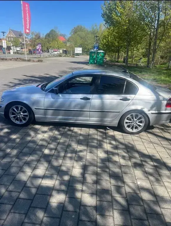 Gebraucht BMW 320 150 PS (110 kW) 2003 Silber Limousine