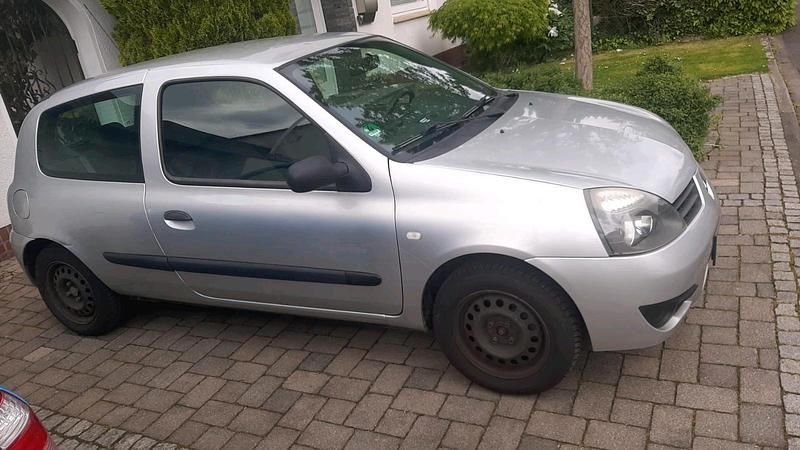 Gebraucht Renault Clio II Campus 58 PS (42 kW) 2007 Silber Kleinwagen