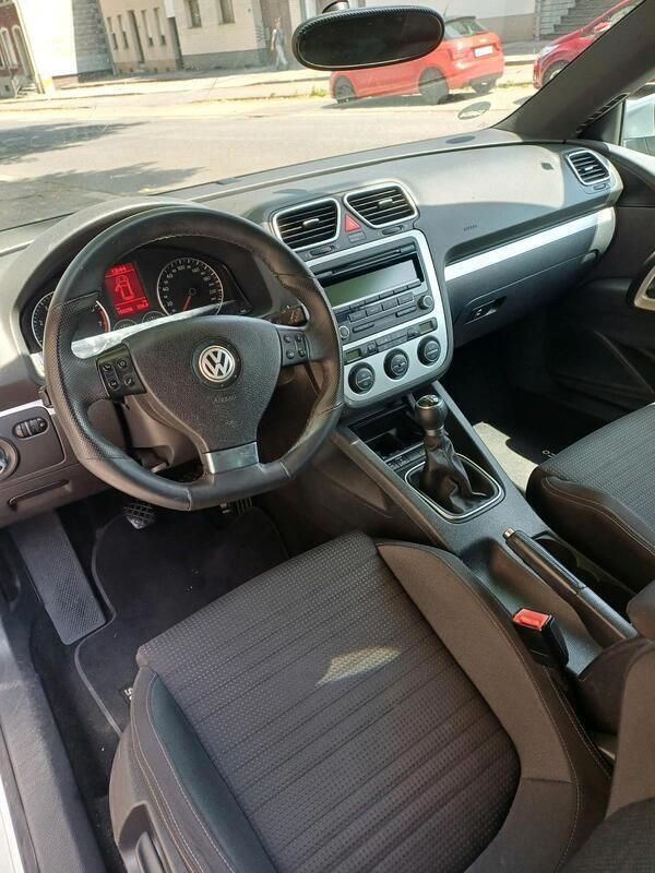Silber Gebraucht 2010 VW Scirocco Coupé | 7.900 € - Bild 1/4
