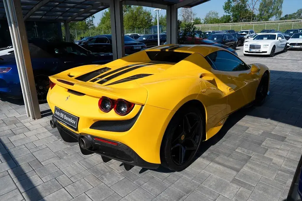 Gebraucht Ferrari F8 721 PS (530 kW) 2011 Gelb Cabrio