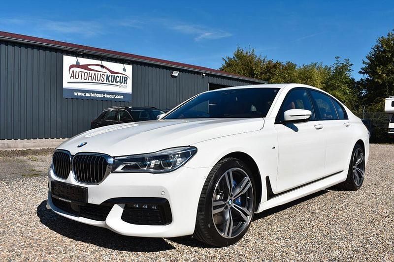 Alpinweiss iii Gebraucht 2017 BMW 750L M Sport Limousine | 39.490 € (Teuer) - Bild 1/4