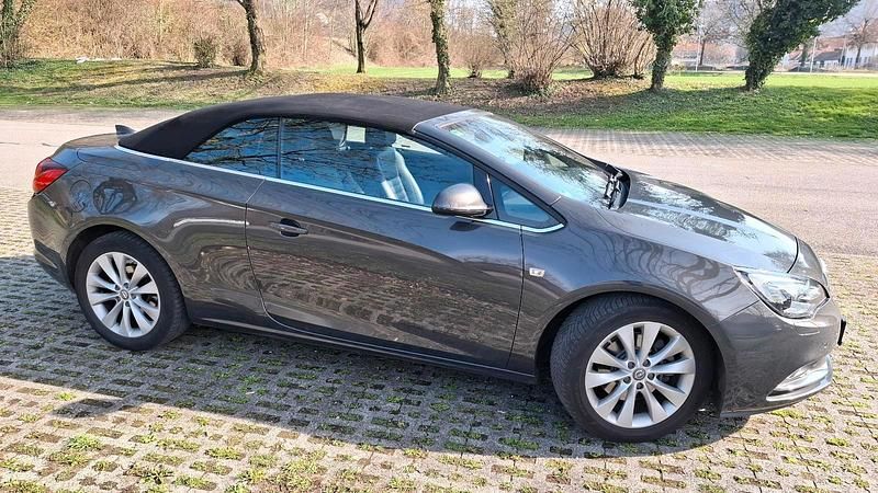 Gebraucht Opel Cascada Innovation 170 PS (125 kW) 2016 Andere farben Cabrio