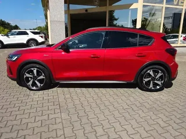 Używany Ford Focus Active X 155 KM (114 kW) 2024 Czerwony Sedan/Limuzyna