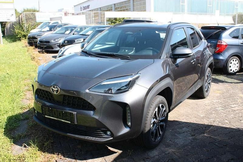 1g3 marlingrau Neu 2025 Toyota Yaris Hybrid Team SUV | 28.750 € (Fairer Preis) - Bild 1/4