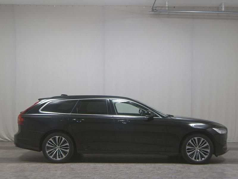 Schwarz Gebraucht 2022 Volvo V90 Momentum Kombi | 24.480 € (Guter Preis) - Bild 1/4
