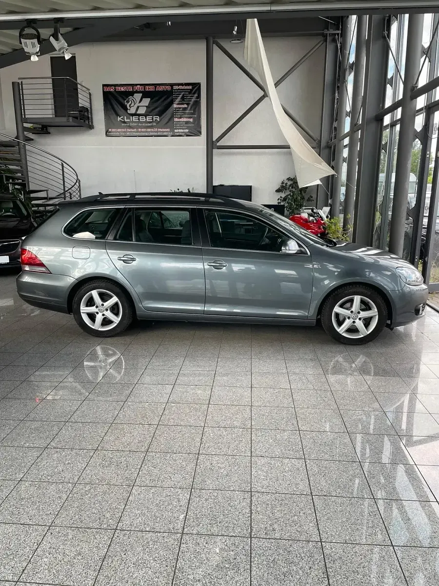 Gebraucht VW Golf VI Comfortline 105 PS (77 kW) 2012 Grau Kombi