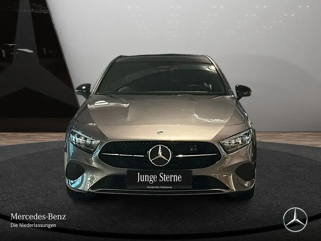 Gebraucht Mercedes A250 Progressive 163 PS (119 kW) 2025 Grau Limousine