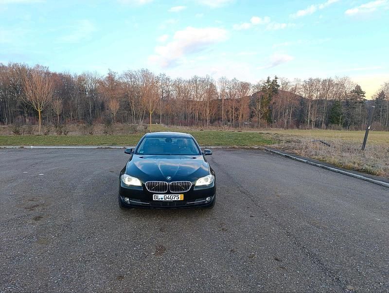 Schwarz Gebraucht 2011 BMW 530 Shadowline Limousine | 11.500 € (Etwas zu teuer) - Bild 1/4