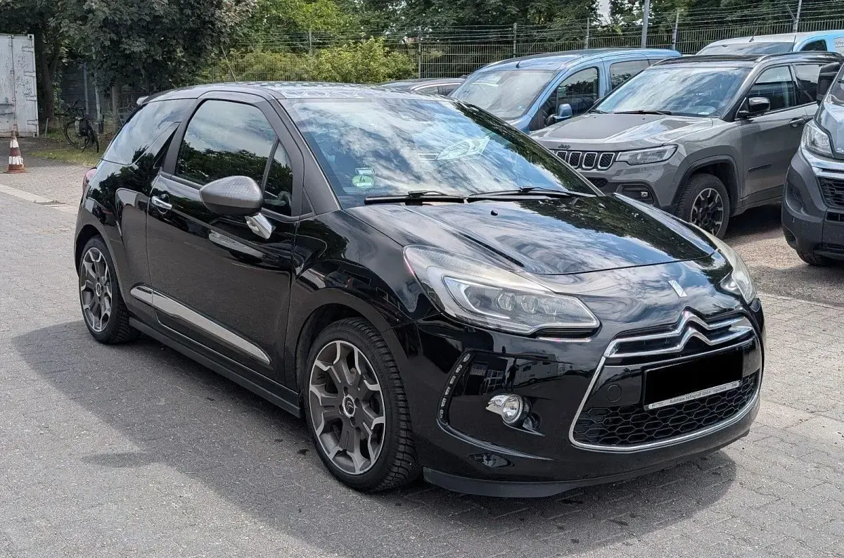 Gebraucht Citroën DS3 Sport Chic 156 PS (114 kW) 2015 Schwarz Kleinwagen