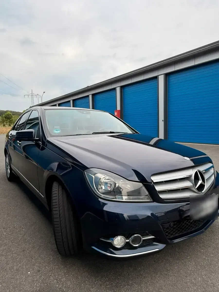 Gebraucht Mercedes C250 Avantgarde 204 PS (150 kW) 2012 Blau Limousine