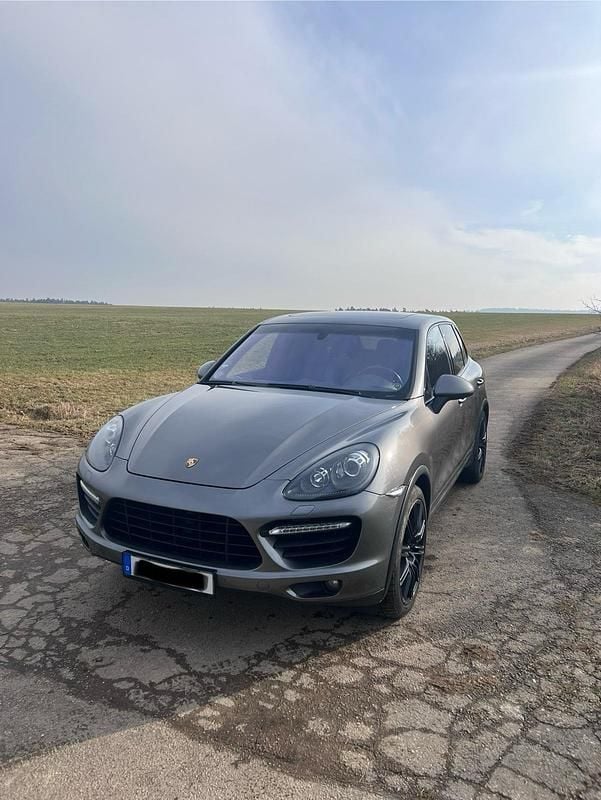 Grau Gebraucht 2012 Porsche Cayenne Turbo SUV | 17.950 € (Superpreis) - Bild 1/4