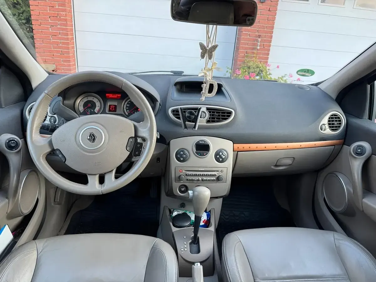 Gebraucht Renault Clio III 139 PS (102 kW) 2006 Silber Kleinwagen