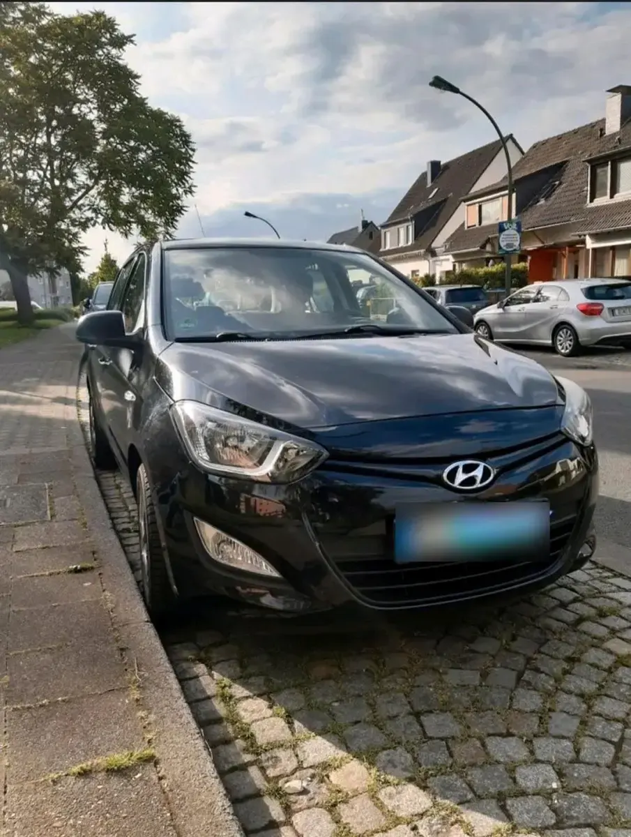 Gebraucht Hyundai i20 86 PS (63 kW) 2013 Schwarz Kleinwagen