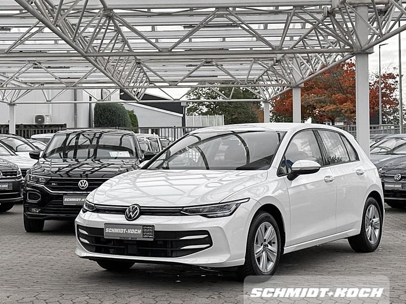 Gebraucht VW Golf VIII Life 150 PS (110 kW) 2024 Pure white (weiß) Limousine