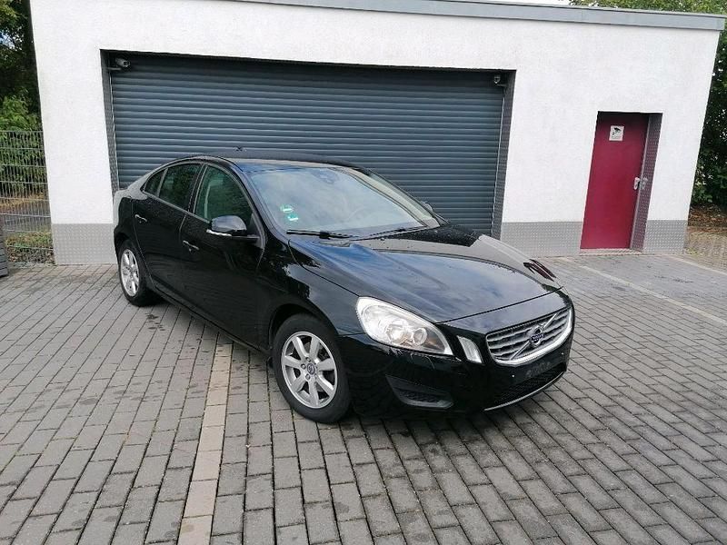 Schwarz Gebraucht 2012 Volvo S60 Kinetic Limousine | 7.790 € - Bild 1/4