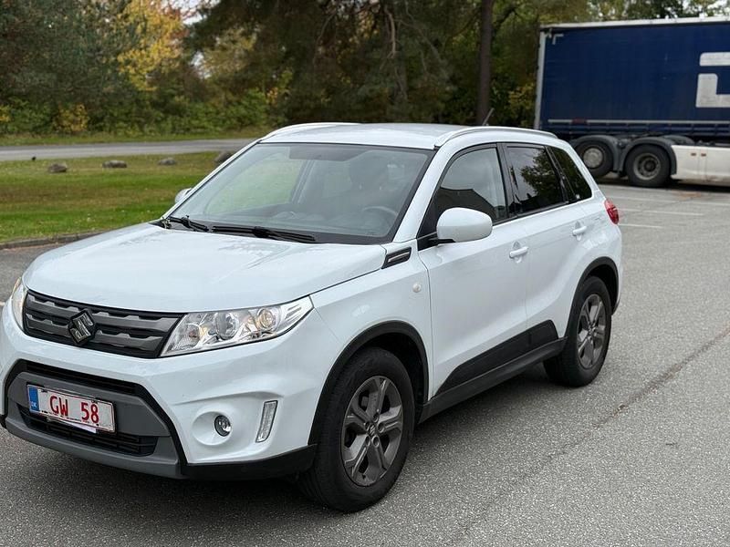 Weiß Gebraucht 2016 Suzuki Vitara Comfort+ SUV | 7.950 € (Superpreis) - Bild 1/4