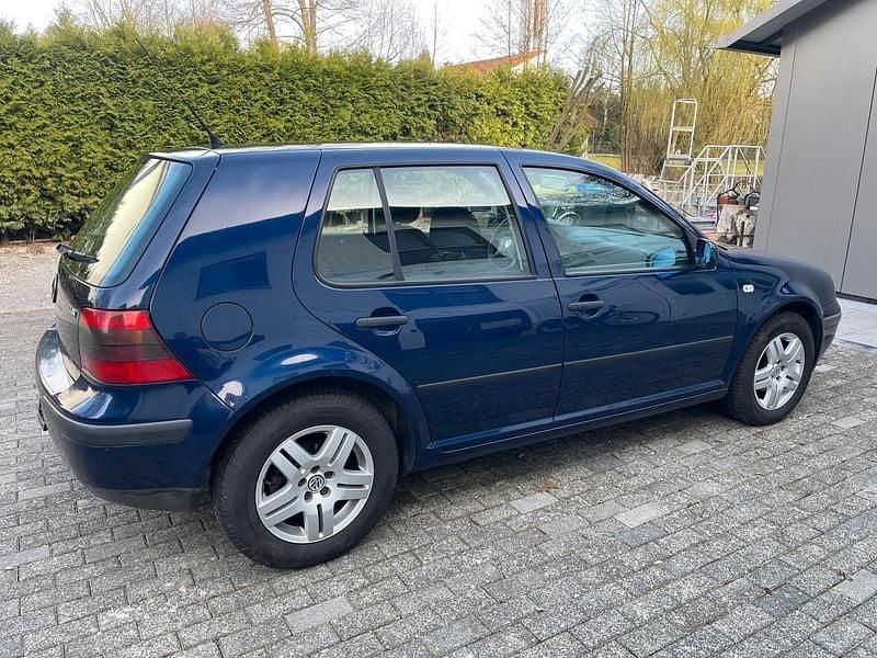 Gebraucht VW Golf IV 75 PS (55 kW) 2001 Blau Kleinwagen