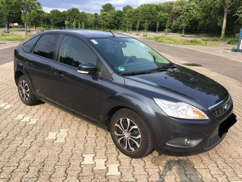 Grau Gebraucht 2009 Ford Focus Style Limousine | 990 € (Guter Preis) - Bild 1/4