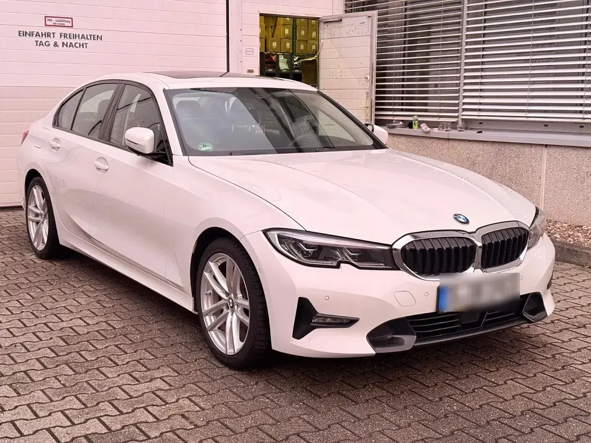 Gebraucht BMW 320 Sport Line 190 PS (139 kW) 2019 Weiß Limousine