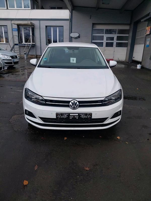 Weiß Gebraucht 2018 VW Polo Kleinwagen | 7.999 € (Guter Preis) - Bild 1/4