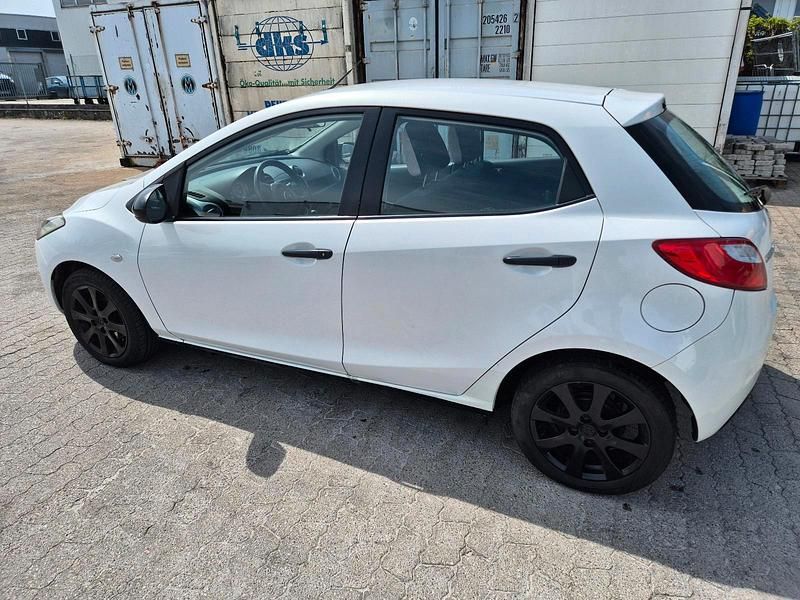 Usata Mazda 2 75 CV (55 kW) 2010 Bianco Utilitaria