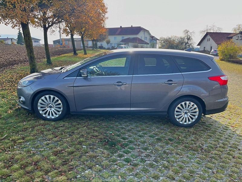 Usata Ford Focus 116 CV (85 kW) 2012 Grigio Station wagon