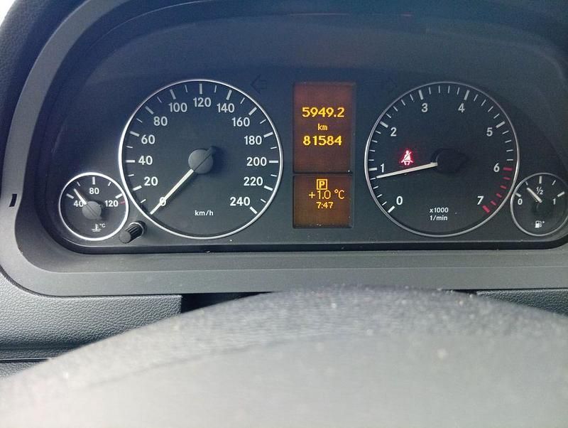 Gebraucht Mercedes A160 95 PS (69 kW) 2012 Silber Limousine