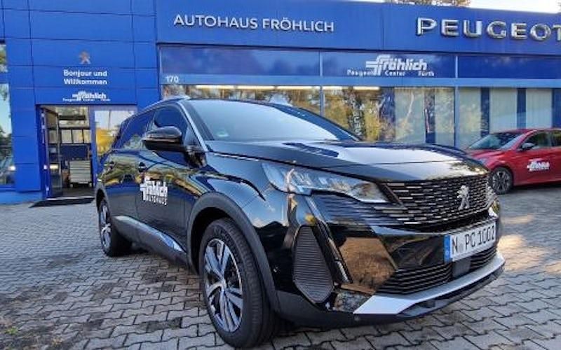 Schwarz Gebraucht 2023 Peugeot 5008 Allure Van / Kleinbus | 30.290 € (Fairer Preis) - Bild 1/4