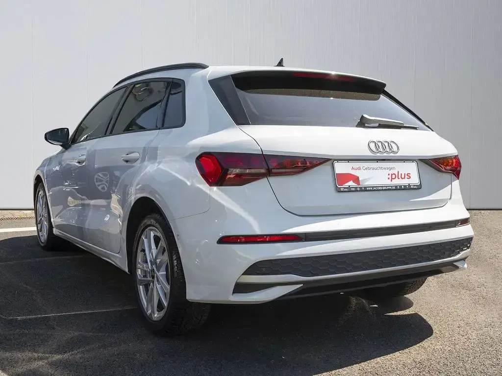 Second-hand Audi A3 Ambiente 204 CP (150 kW) 2025 Alb Berlinǎ