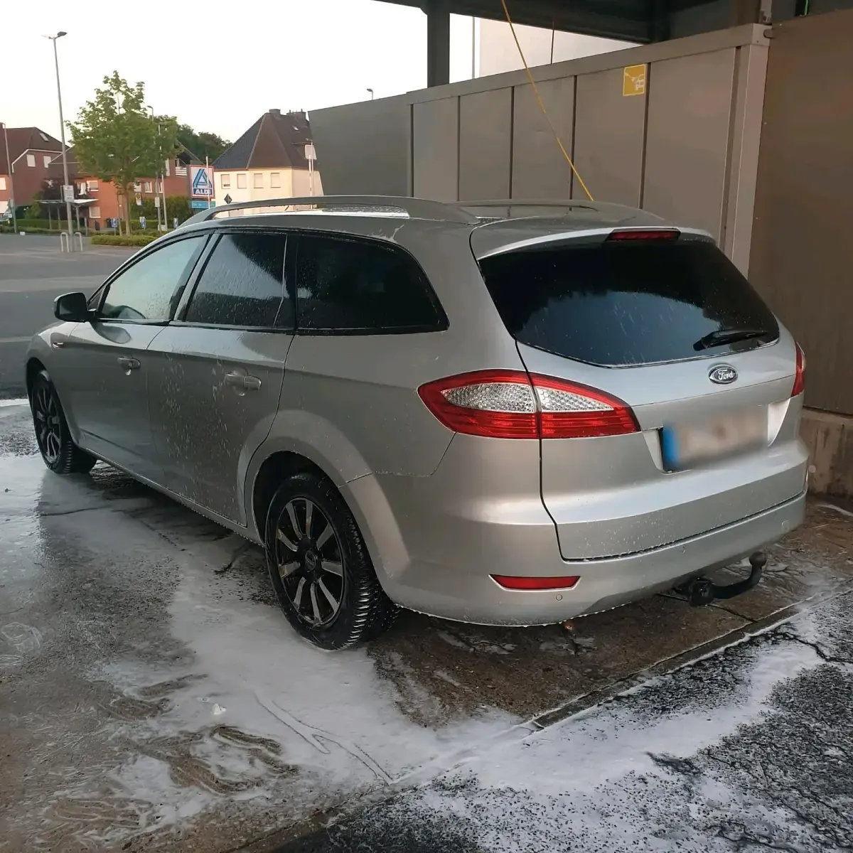 Gebraucht Ford Mondeo 125 PS (91 kW) 2009 Silber Kombi