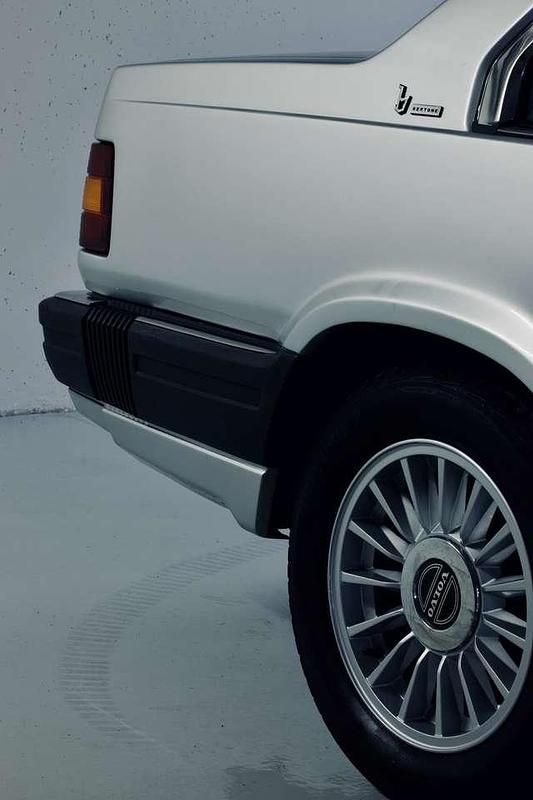 Second-hand Volvo 780 124 CP (91 kW) 1987 Argintiu Coupe