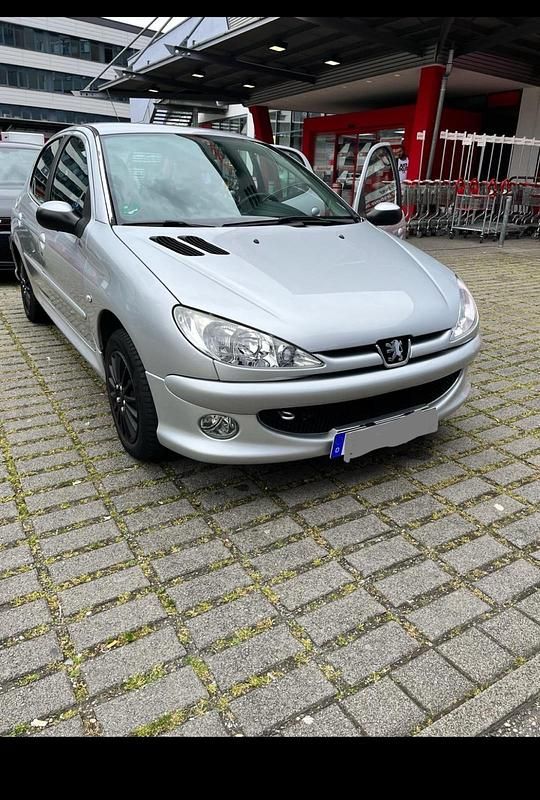 Gebraucht Peugeot 206 75 PS (55 kW) 2009 Silber Kleinwagen