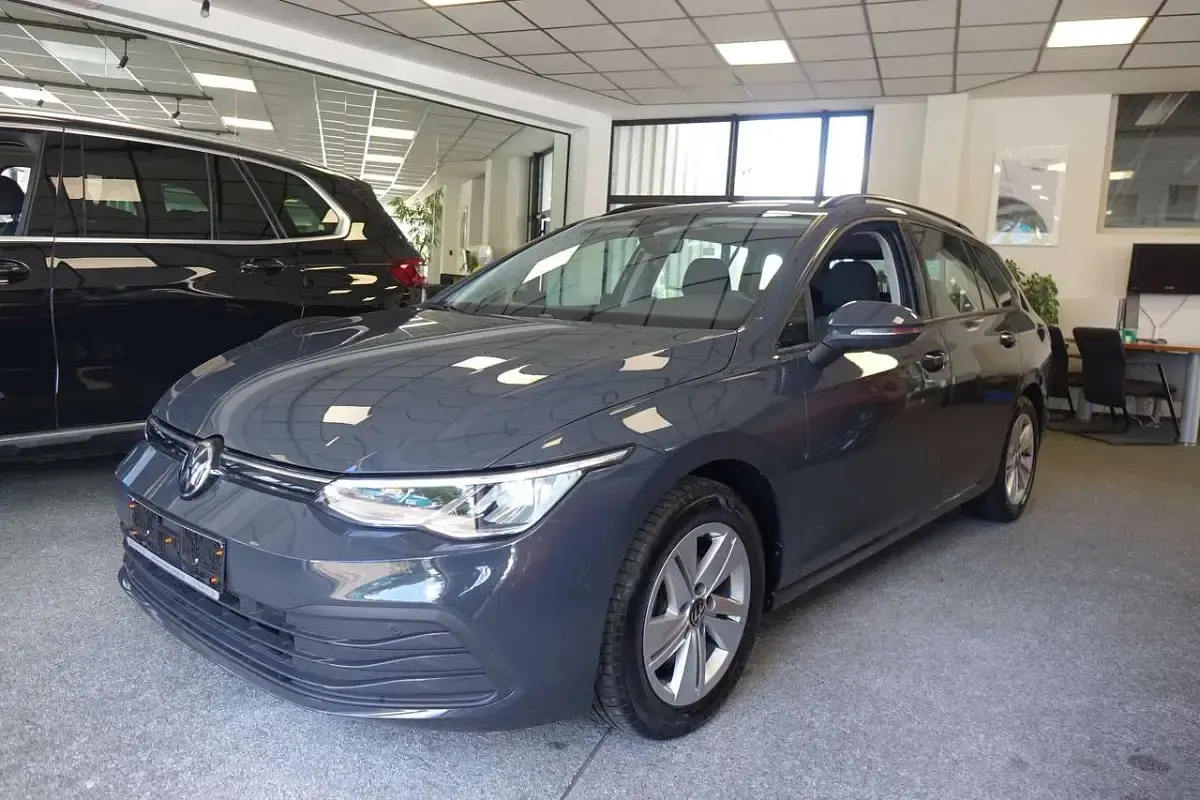 Gebraucht VW Golf VII Life 116 PS (85 kW) 2021 Uranograu Kleinwagen