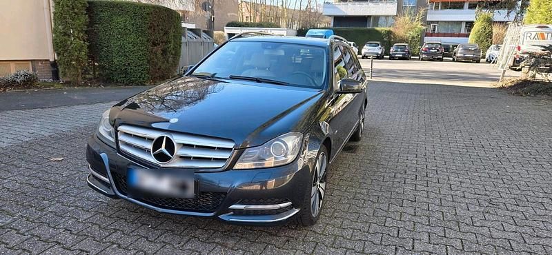 Gebraucht Mercedes C220 170 PS (125 kW) 2011 Grau Kombi