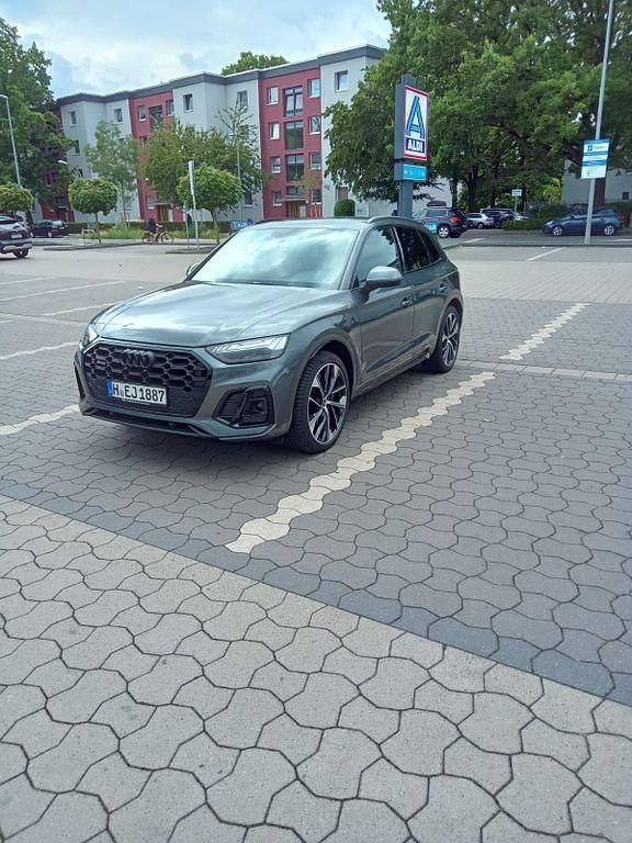 Grau Gebraucht 2022 Audi SQ5 Sport SUV | 52.700 € (Fairer Preis) - Bild 1/4