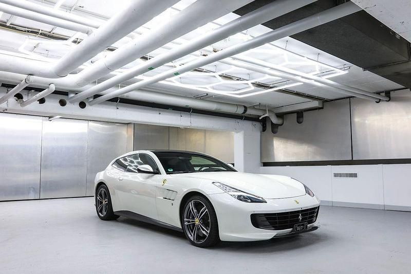 Weiß Gebraucht 2019 Ferrari GTC4Lusso Kombi | 189.000 € - Bild 1/4