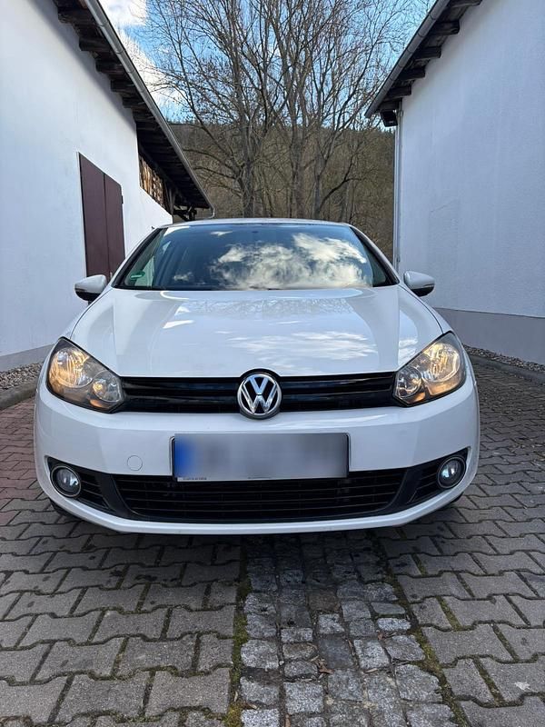 Gebraucht VW Golf VI 80 PS (58 kW) 2010 Weiß Kleinwagen