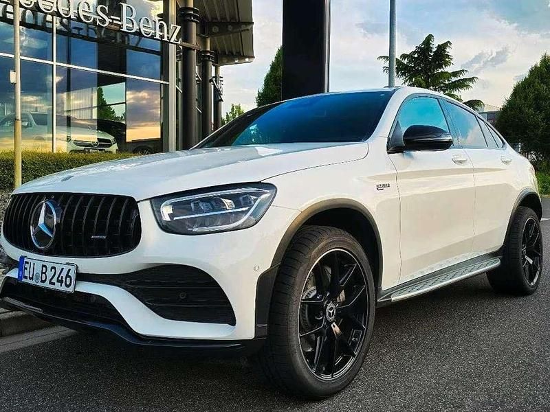 Weiß Gebraucht 2021 Mercedes GLC300 AMG SUV | 45.900 € (Etwas zu teuer) - Bild 1/4