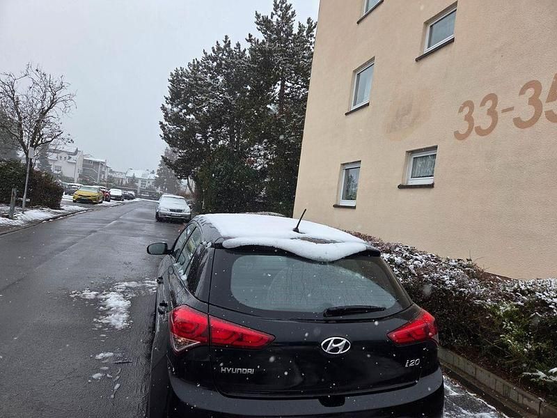 Gebraucht Hyundai i20 75 PS (55 kW) 2017 Schwarz Limousine