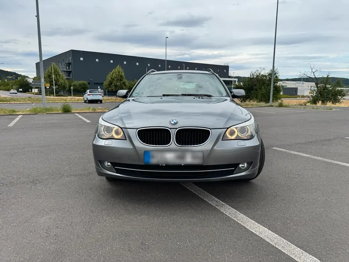 Gebraucht BMW 520 177 PS (130 kW) 2009 Grau Kombi
