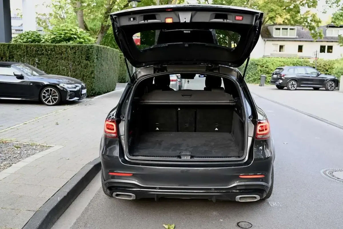 Gebraucht Mercedes GLC220 AMG line 194 PS (142 kW) 2019 Grau SUV