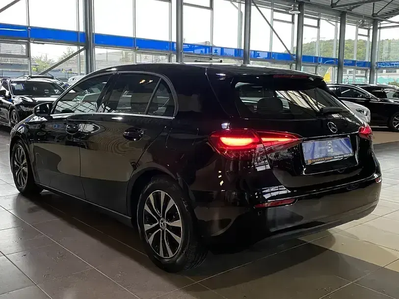 Gebraucht Mercedes A180 150 PS (110 kW) 2024 Schwarz Limousine