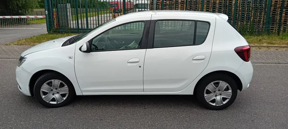 Gebraucht Dacia Sandero 95 PS (69 kW) 2019 Weiß Limousine