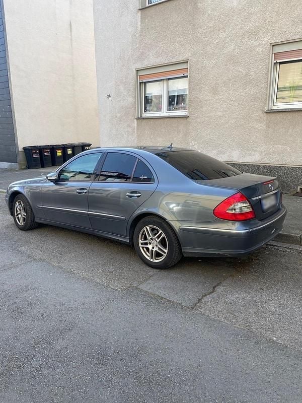 Gebraucht Mercedes E280 190 PS (139 kW) 2007 Grau Limousine
