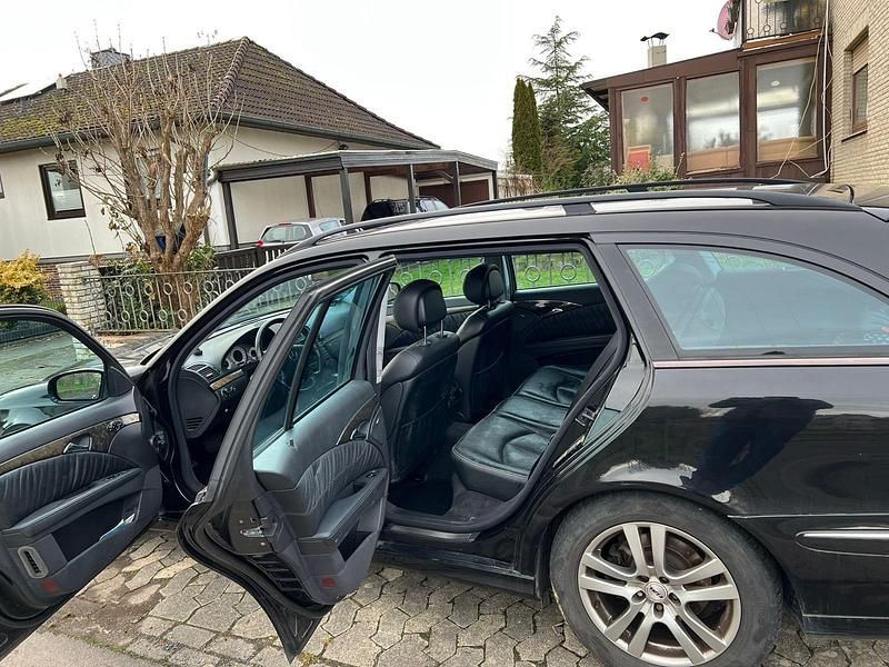 Second-hand Mercedes E280 190 CP (139 kW) 2005 Negru Break